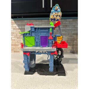 Fisher-Price Minions Action Playset Gru’s Lair - Blue, Green, Red